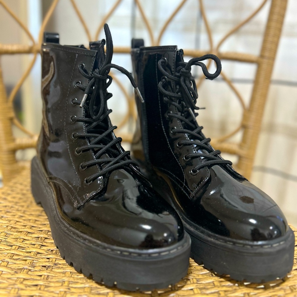 Platform combat boots